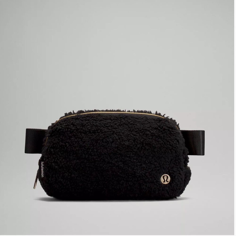 NWT Lululemon Fleece Everywhere
Belt Bag in Black